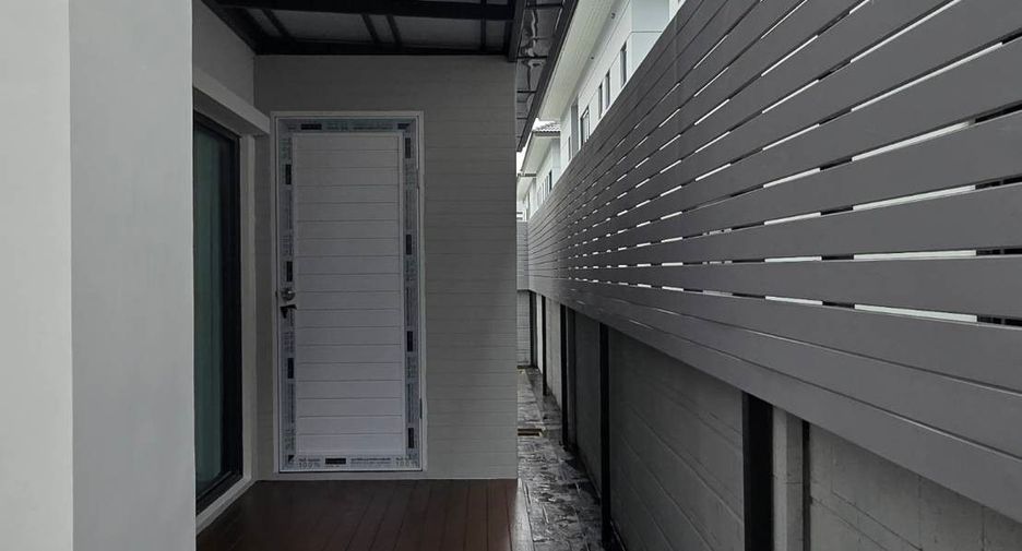 Casa en alquiler y en venta de 4 habitaciones en Bang Phli, Samut Prakan