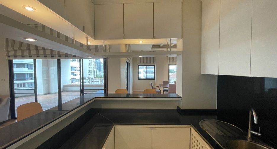 À louer 4 chambres appartement à Watthana, Bangkok