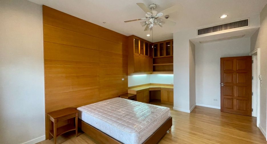 À louer 4 chambres appartement à Watthana, Bangkok