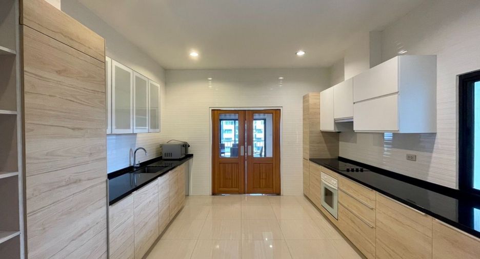 À louer 4 chambres appartement à Watthana, Bangkok