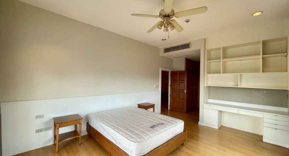 À louer 4 chambres appartement à Watthana, Bangkok