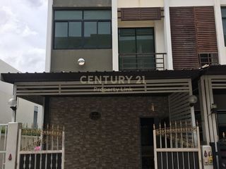 For rent 3 Beds townhouse in Taling Chan, Bangkok