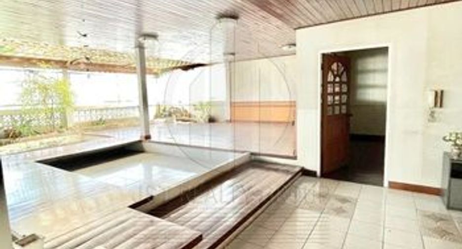 For sale 6 bedrooms retail Space in Khlong San, Bangkok