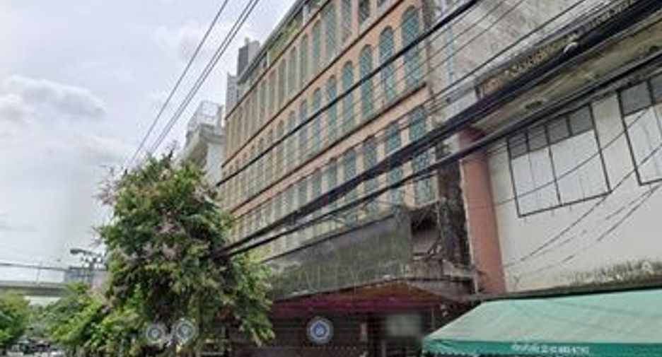 For sale 6 bedrooms retail Space in Khlong San, Bangkok