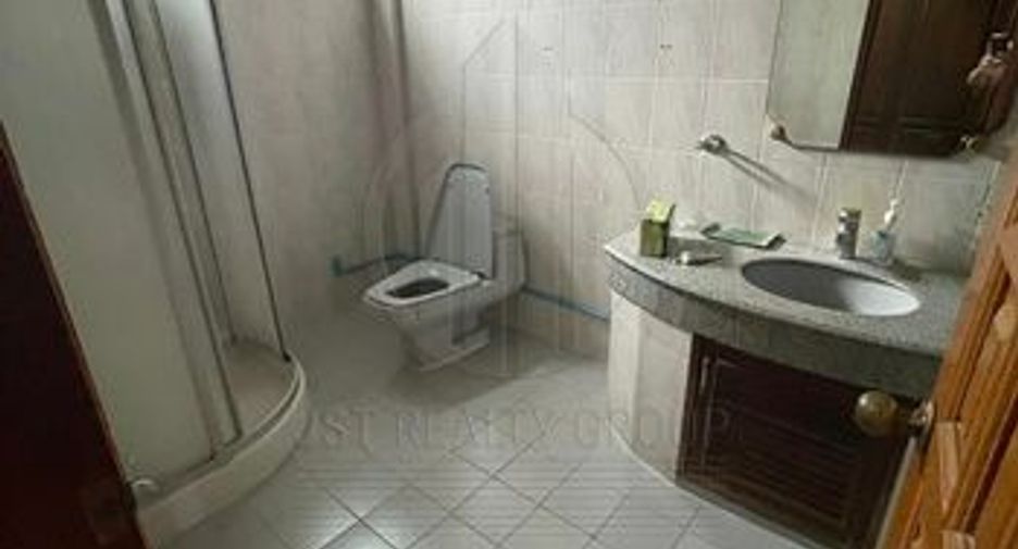 For sale 6 bedrooms retail Space in Khlong San, Bangkok