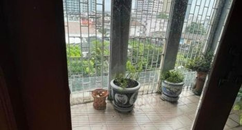 For sale 6 bedrooms retail Space in Khlong San, Bangkok