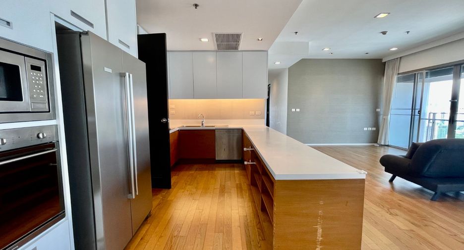 For rent 3 bedrooms condo in Khlong Toei, Bangkok