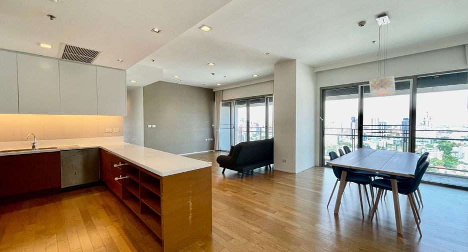 For rent 3 bedrooms condo in Khlong Toei, Bangkok