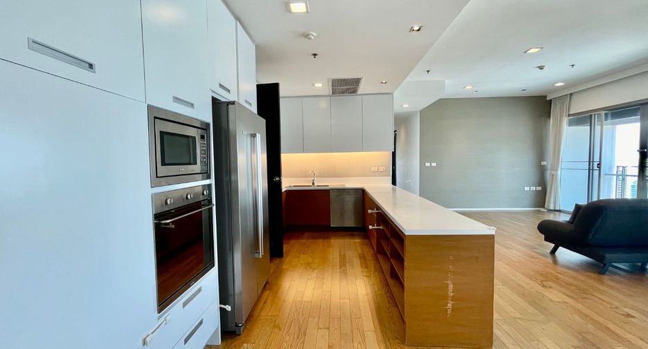 For rent 3 bedrooms condo in Khlong Toei, Bangkok