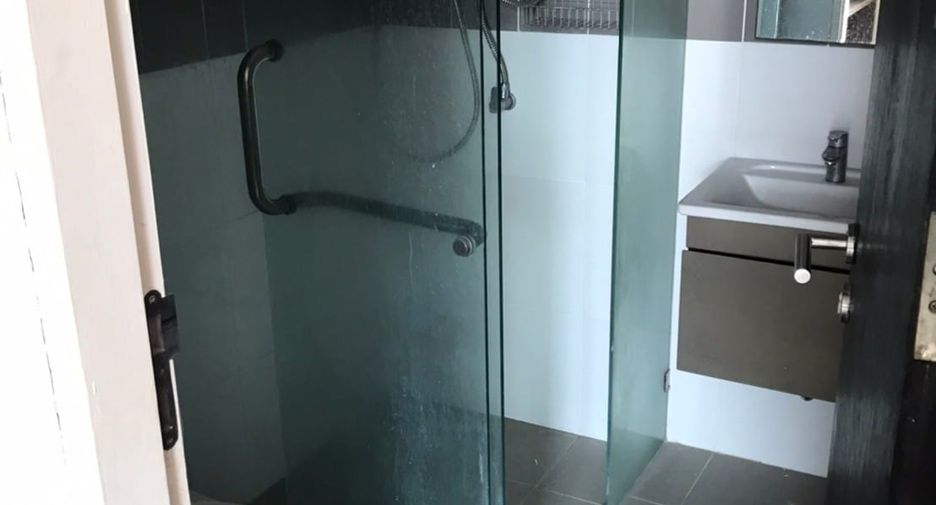 For rent 6 bedrooms retail Space in Mueang Phuket, Phuket
