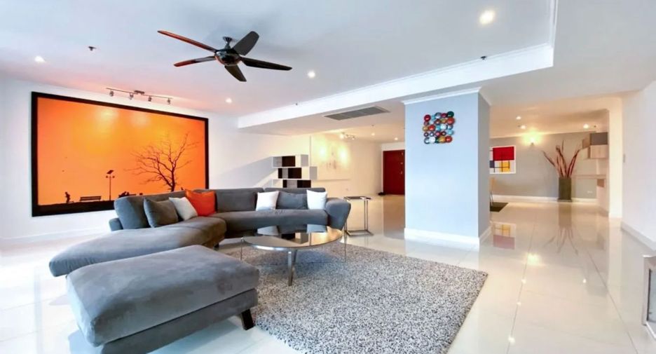 For rent 3 bed serviced apartment in Watthana, Bangkok