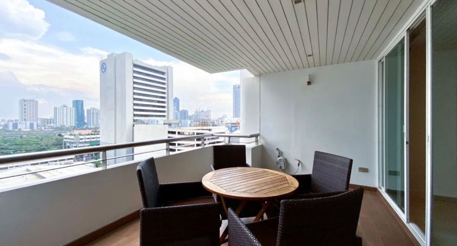 For rent 3 bed serviced apartment in Watthana, Bangkok