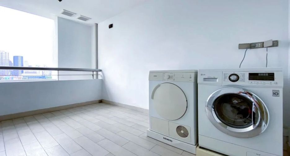 For rent 3 bed serviced apartment in Watthana, Bangkok