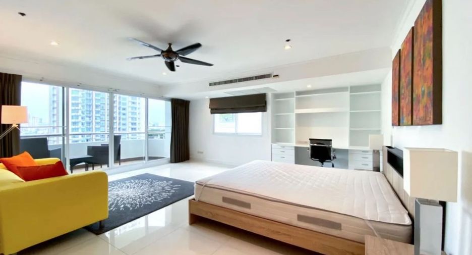 For rent 3 bed serviced apartment in Watthana, Bangkok