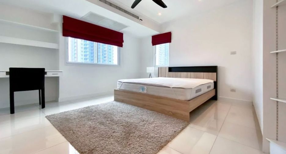 For rent 3 bed serviced apartment in Watthana, Bangkok