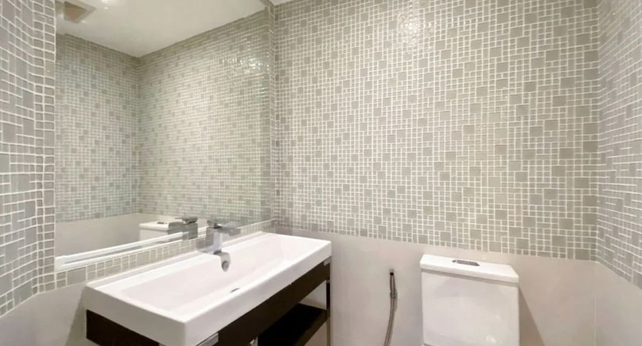 For rent 3 bed serviced apartment in Watthana, Bangkok