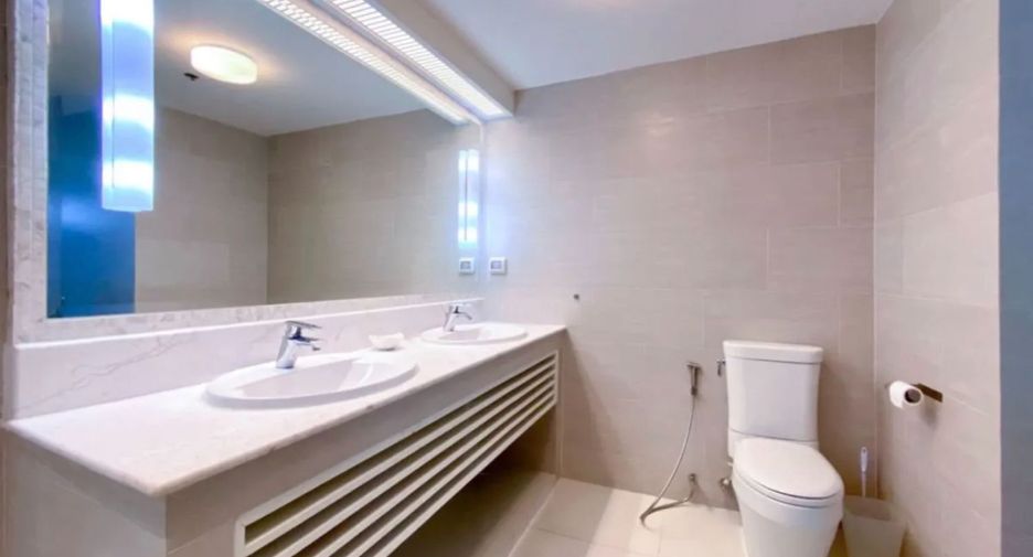 For rent 3 bed serviced apartment in Watthana, Bangkok