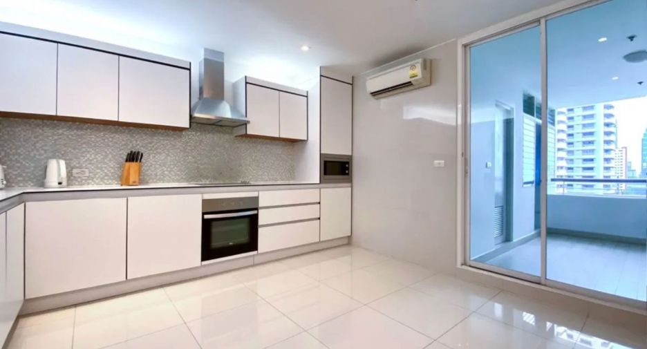 For rent 3 bed serviced apartment in Watthana, Bangkok