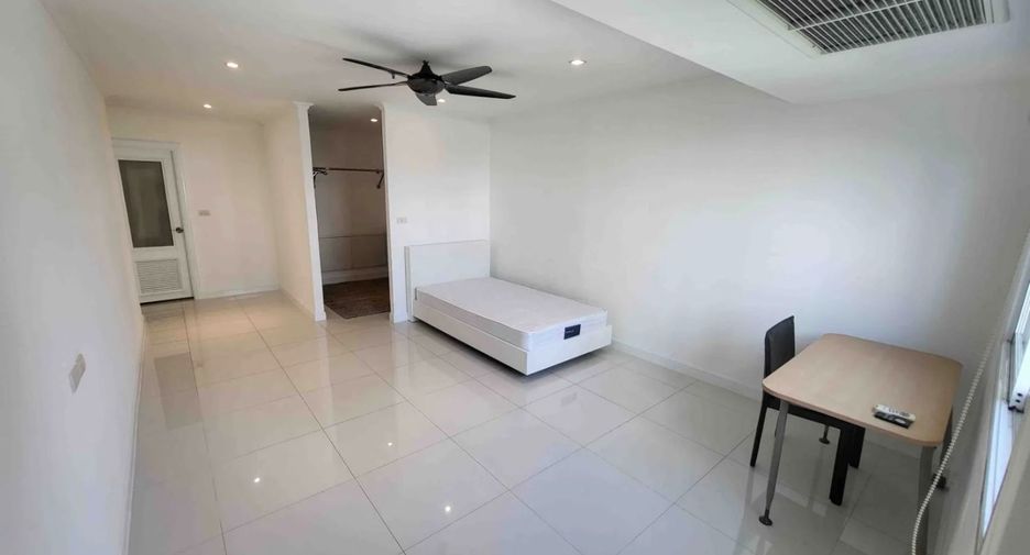 For rent 3 bed serviced apartment in Watthana, Bangkok