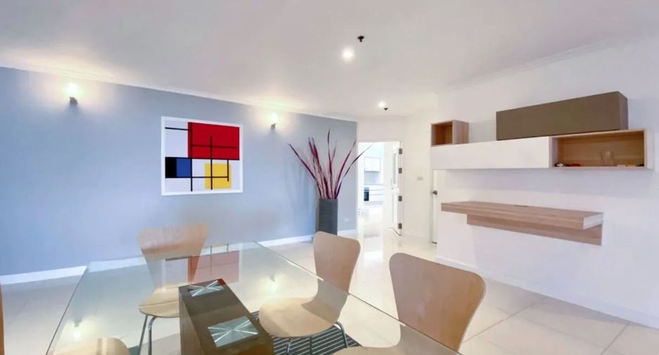 For rent 3 bed serviced apartment in Watthana, Bangkok