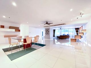 For rent 3 bed serviced apartment in Watthana, Bangkok
