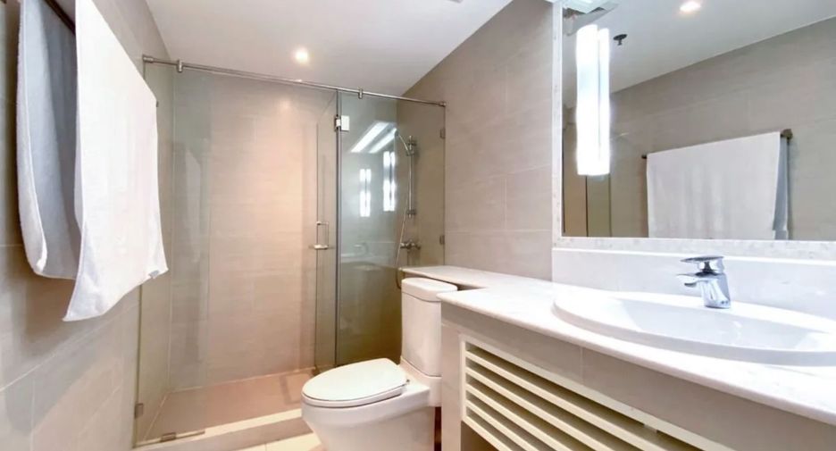 For rent 3 bed serviced apartment in Watthana, Bangkok