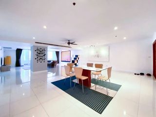 For rent 3 bed serviced apartment in Watthana, Bangkok