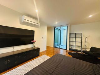 Haus zur Miete mit 4 Zimmer in Watthana, Bangkok