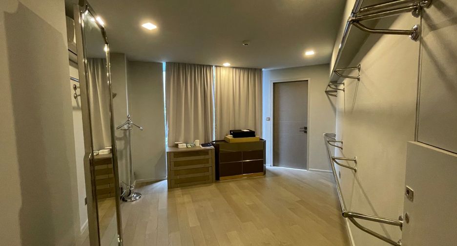 For rent 3 bedrooms condo in Watthana, Bangkok