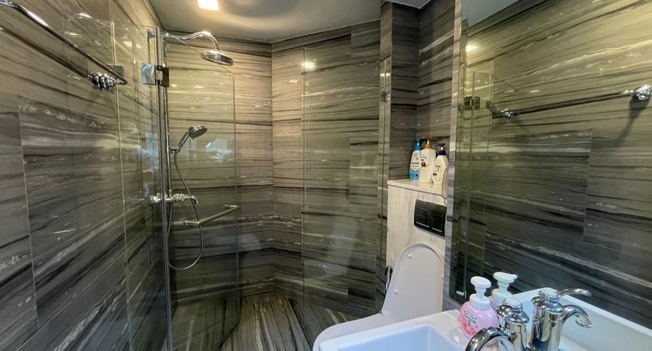 For rent 3 bedrooms condo in Watthana, Bangkok