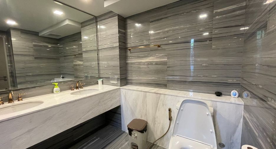 For rent 3 bedrooms condo in Watthana, Bangkok
