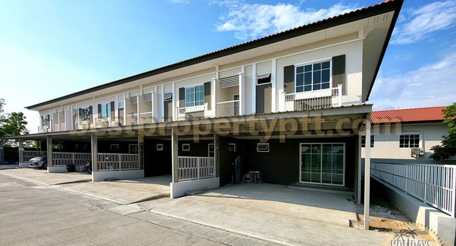 For sale 4 ベッドルーム townhouse in Bang Lamung, Chonburi