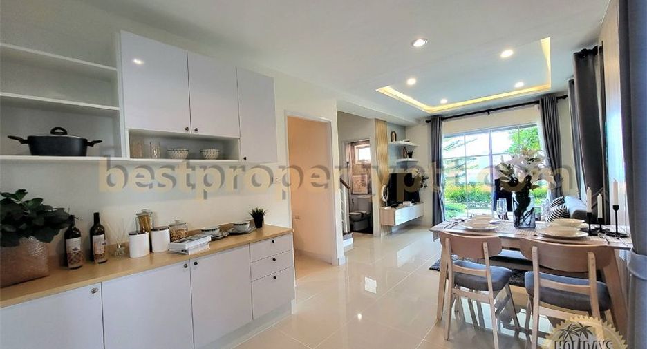 For sale 4 ベッドルーム townhouse in Bang Lamung, Chonburi