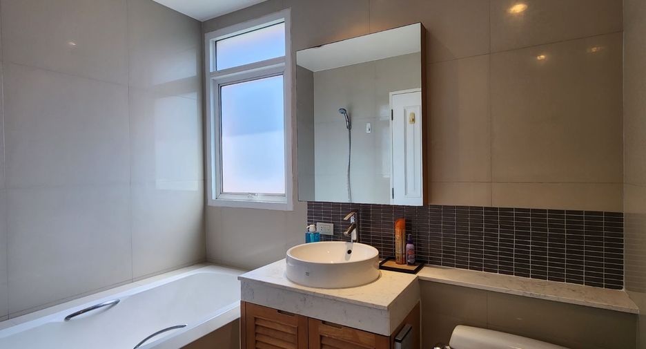 For sale 2 ベッドルーム condo in Watthana, Bangkok