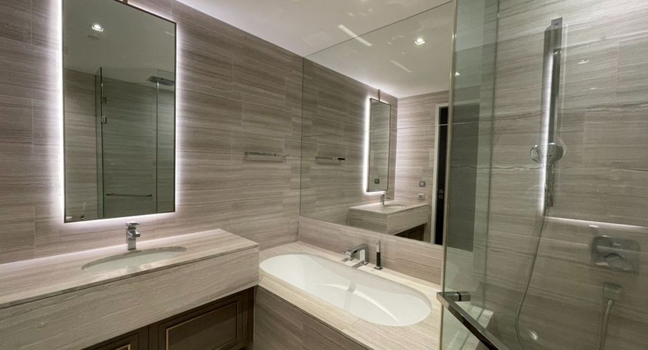 For rent 2 bedrooms condo in Khlong Toei, Bangkok