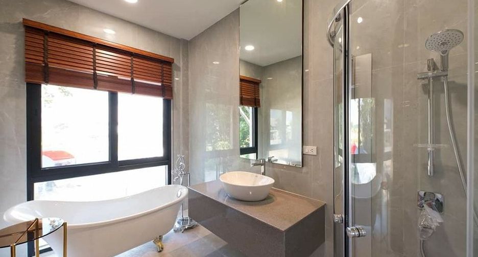 Villa en venta de 4 habitaciones en Saraphi, Chiang Mai