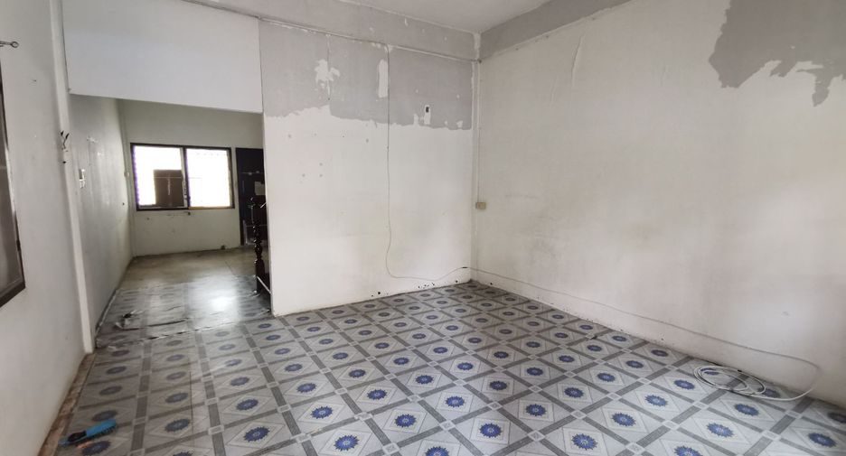 For sale 2 bedrooms townhouse in Sai Mai, Bangkok