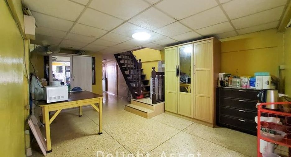For sale 5 bedrooms retail Space in Yan Nawa, Bangkok