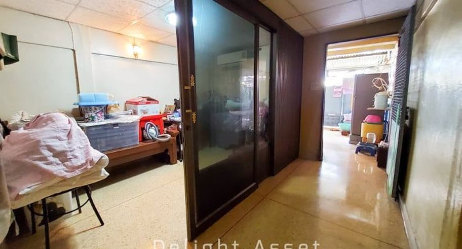 For sale 5 bedrooms retail Space in Yan Nawa, Bangkok