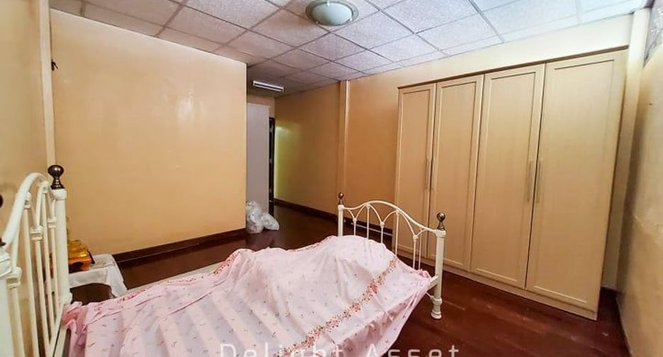 For sale 5 bedrooms retail Space in Yan Nawa, Bangkok