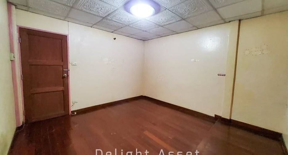 For sale 5 bedrooms retail Space in Yan Nawa, Bangkok
