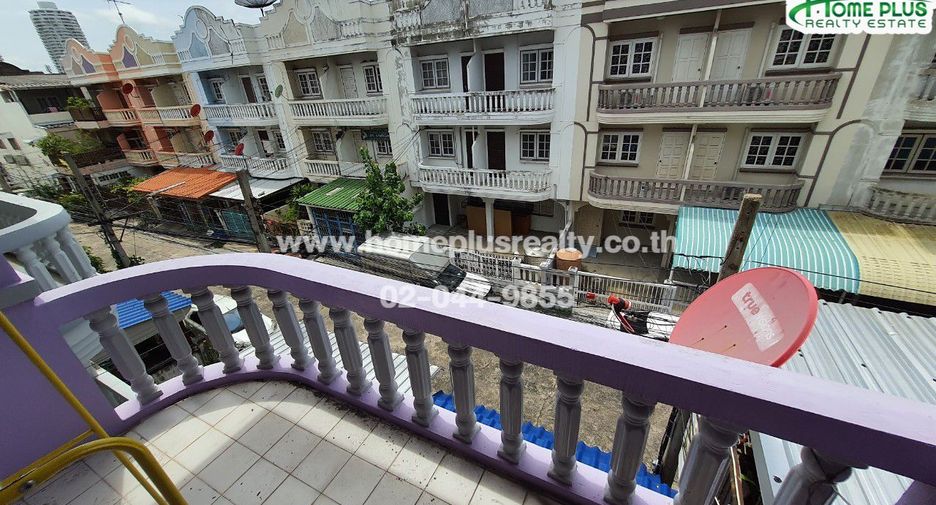 Casa adosada en venta de 4 habitaciones en Bang Na, Bangkok
