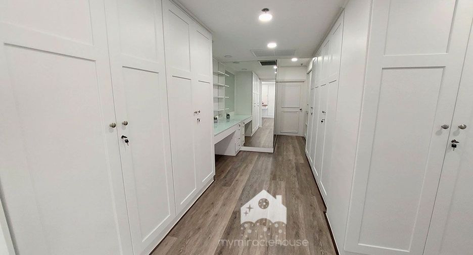 For rent 3 bed condo in Watthana, Bangkok
