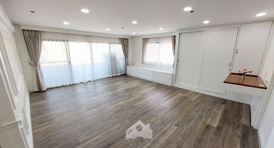 For rent 3 bed condo in Watthana, Bangkok