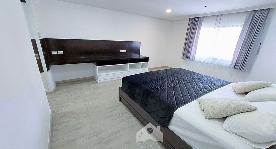For rent 3 bed condo in Watthana, Bangkok
