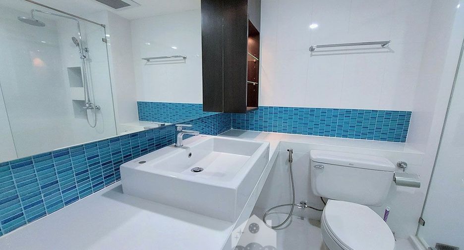 For rent 3 bed condo in Watthana, Bangkok