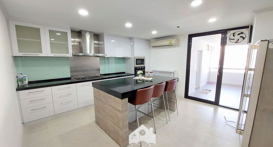 For rent 3 bed condo in Watthana, Bangkok