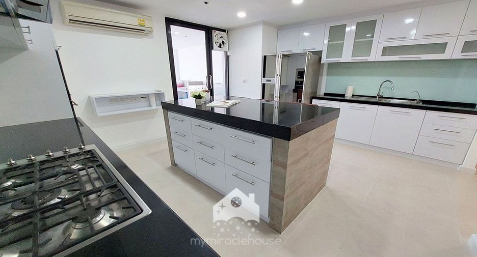 For rent 3 bed condo in Watthana, Bangkok