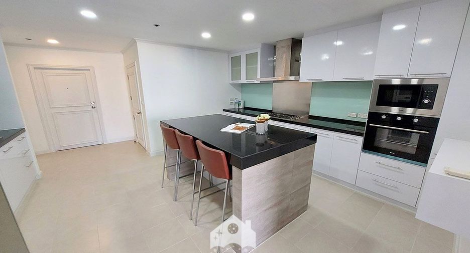 For rent 3 bed condo in Watthana, Bangkok