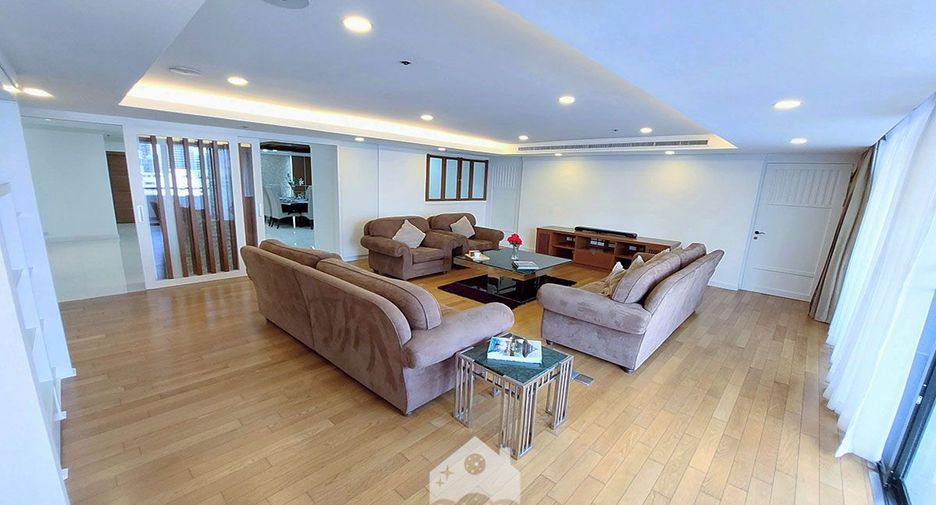 For rent 3 bed condo in Watthana, Bangkok